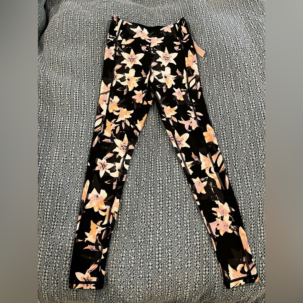 NWT Victoria Secrets limited edition leggings
